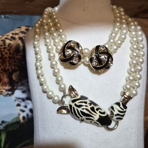 Vintage Zebra Pendant Necklace with Pearls